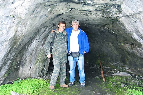 The cave Kolokolnja